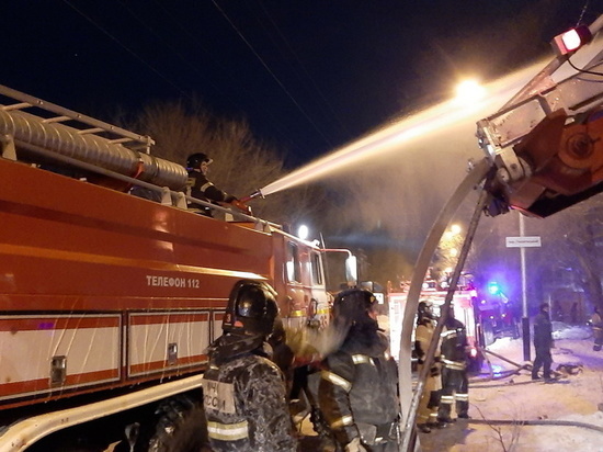 Четыре человека пострадали при пожаре в бараке на улице Истомина в Хабаровске