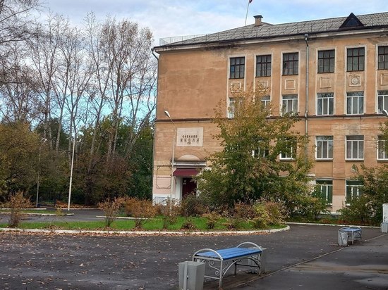 Две школы Комсомольска-на-Амуре могут остаться без воды и света за долги по коммуналке