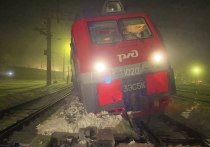 Ночью 3 декабря на станции Магдагачи, в Амурской области с рельс сошел локомотив и два вагона грузового состава, сообщает ТАСС со ссылкой на пресс-службу Забайкальской железной дороги
