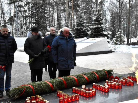 День Неизвестного солдата в Костроме отметили возложением цветов к Вечному огню