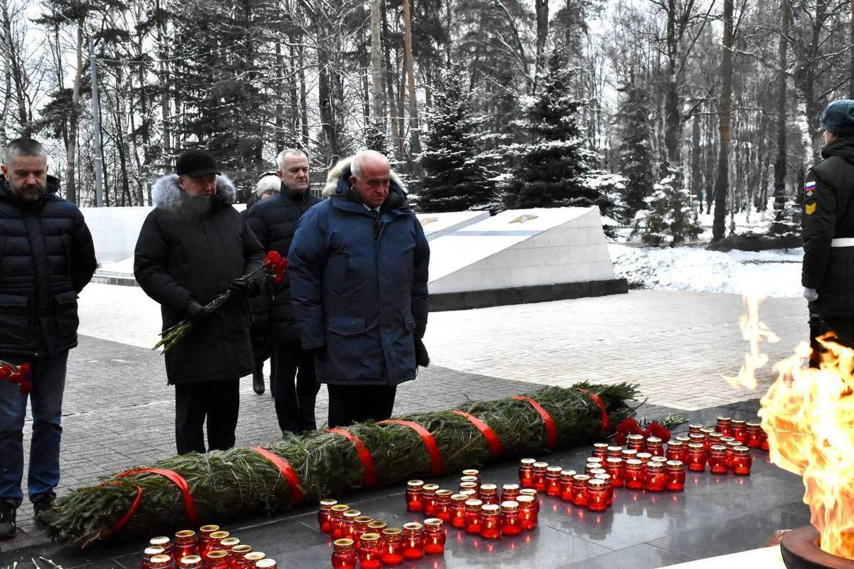 День Неизвестного солдата в Костроме отметили возложением цветов к Вечному огню
