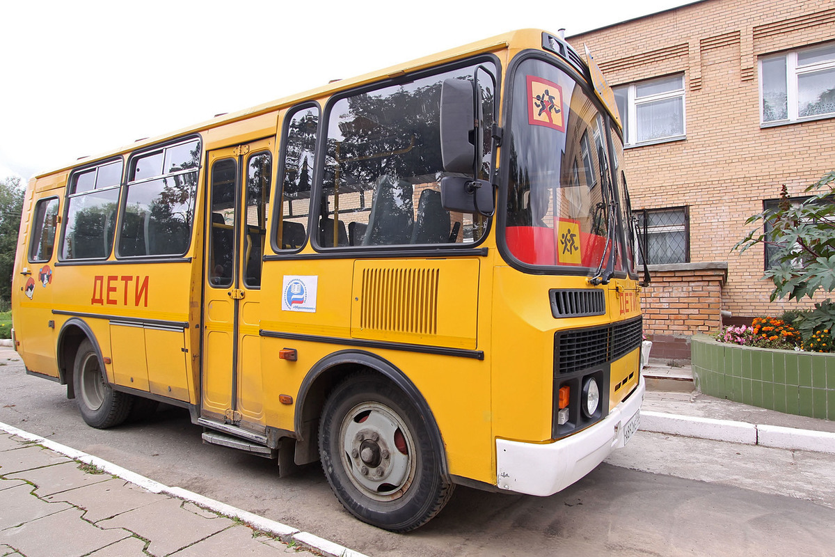 Детский автобус. Школьный автобус. Автобус дети старый. Старинные детские автобусы. Автобусы старше 10 лет.