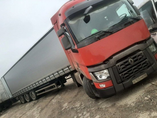 В Новую Каховку доставили 4 грузовика со стройматериалами из Рязанской области