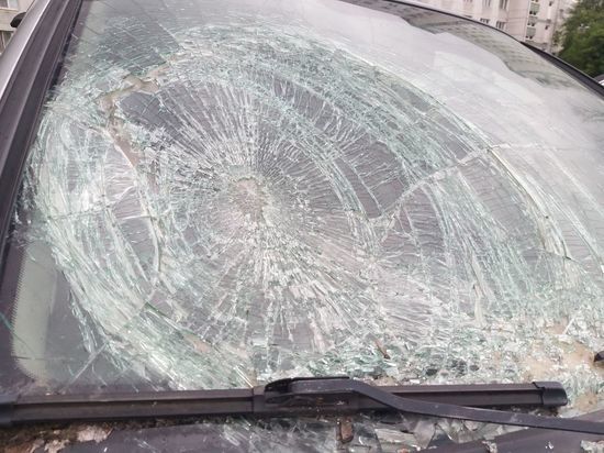 Восьмиклассник погиб под колесами Renault, перебегая дорогу на красный в Светогорске