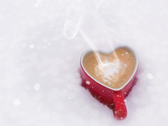 Нутрициолог объяснила, почему кофе опасен в мороз