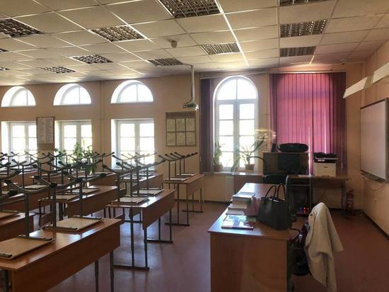 Новое оборудование для пищеблока, кабинетов физики и химии появилось в школе № 1 в Крестцах