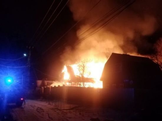 Во Владимирской области огонь уничтожил жилой дом