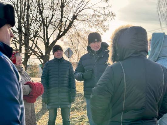 Вячеслав Гладков пообщался с жителям обстреливаемого села Муром Белгородской области