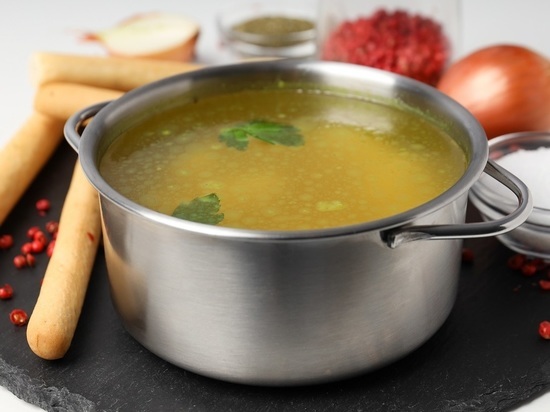 Как правильно сделать зажарку: ошибка, из-за которой суп становится невкусным