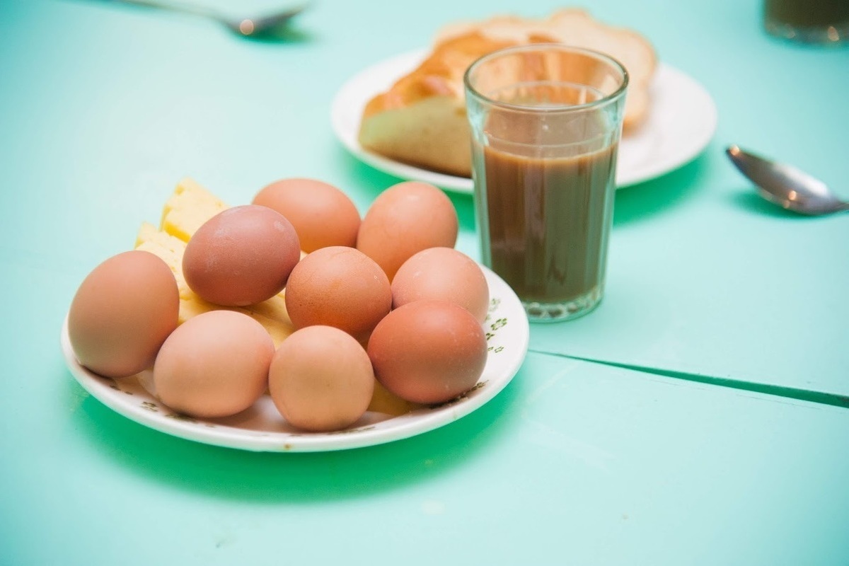 Как правильно пить яйцо. Яйцоученое. Полезные свойства яиц. Избыток яиц в рационе.