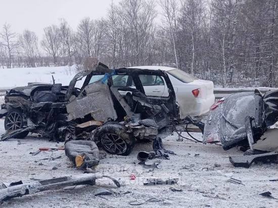 Водитель Subaru Forester пострадал в аварии с пассажирским автобусом на Сахалине