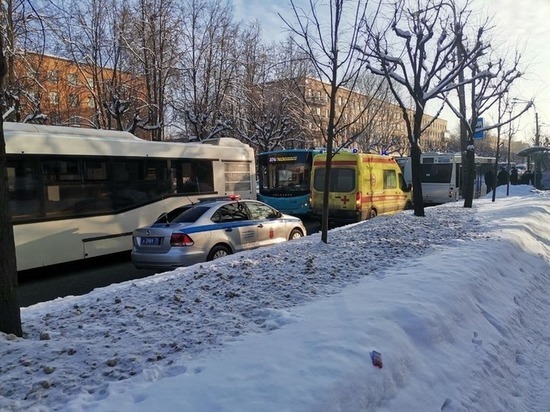 Пробки сковали Петербург после ночного снегопада 5 декабря