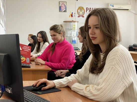 Студенты Ставропольского филиала Президентской академии написали тест по истории ВОВ