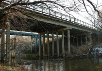 В следующем году власти Барнаула планируют начать ремонтировать мост через реку Барнаулку в поселке Кирова на проезде Канатном, 102а