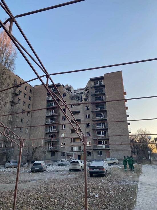 Три человека погибли при обстреле общежития в ЛНР