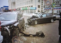 В минувшую субботу, днём 3 декабря, на улице Мосина города Тулы, 37-летний мужчина за рулём автомобиля марки "BMW-528" выехал на встречную полосу и врезался в "Suzuki SХ-4"