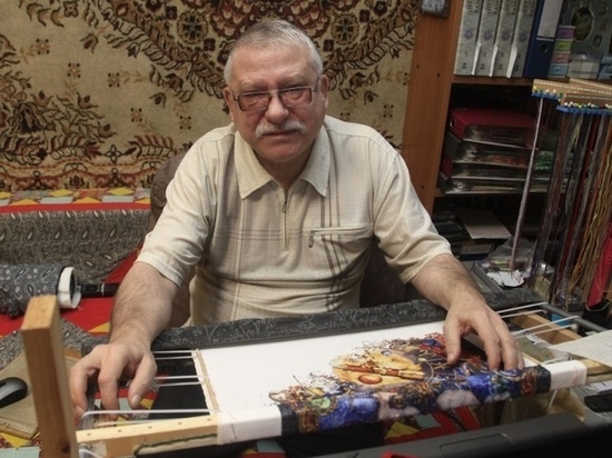 В Новосибирске бывший сотрудник ФСИН вышивает крестиком шедевральные полотна