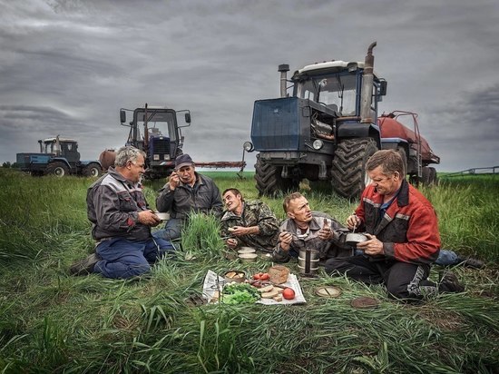 Фотография с белгородскими тружениками победила на всероссийском конкурсе «Лица труда-2022»