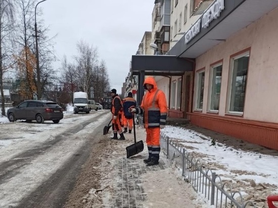 Администрация Великого Новгорода проведет горячую линию по зимней уборке