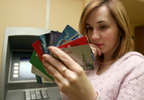 Количество выдаваемых кредитных карт сокращается второй месяц подряд
