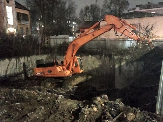 В Курске снесли незаконную постройку на улице Советской