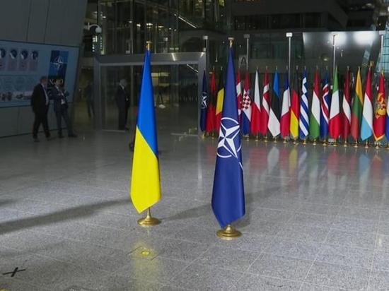 Зеленский и премьер Черногории подписали документ о членстве Украины в НАТО
