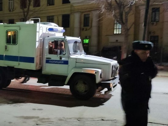 В центре Воронежа автозак столкнулся с легковушкой