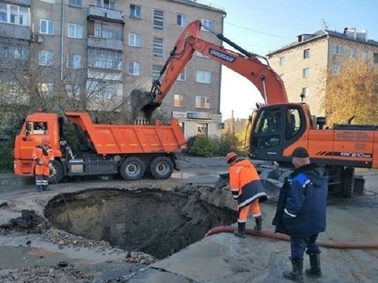 В Барнауле устранили крупную коммунальную аварию и дали воду