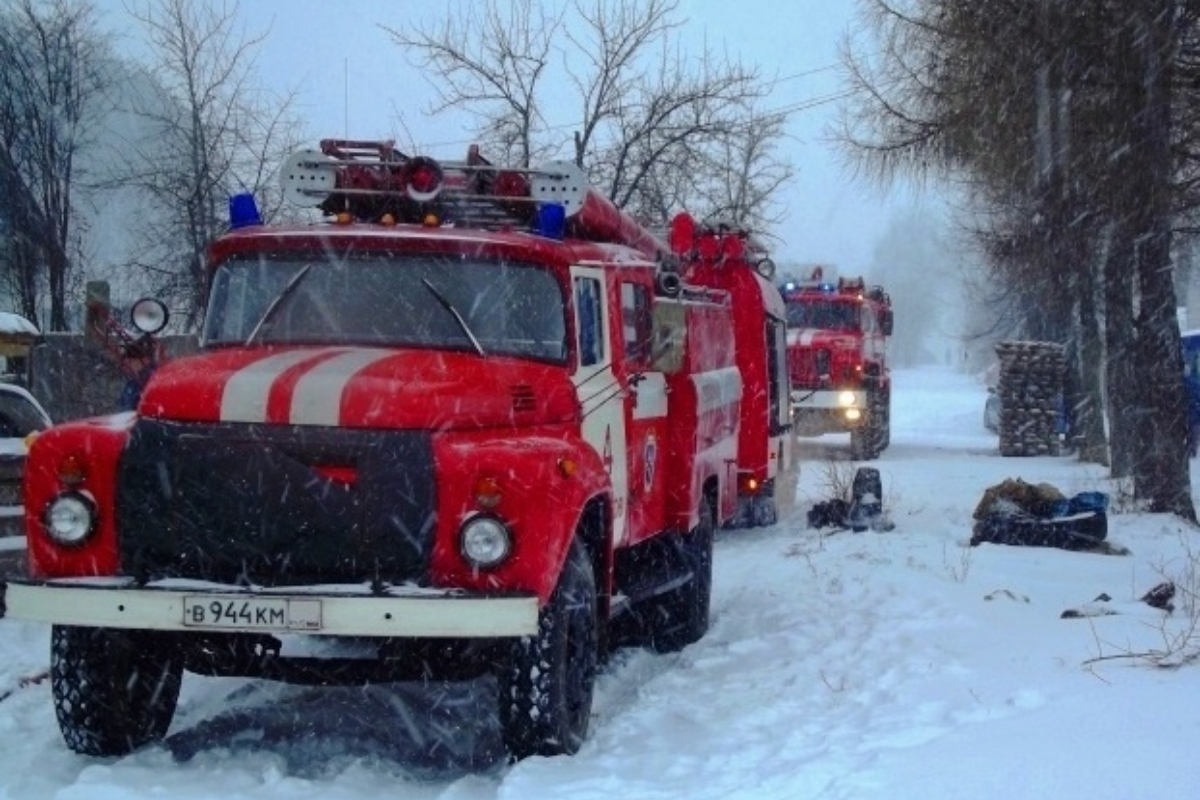МЧС пожарная машина зимой