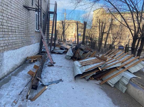 СК начал проверку по срыву ветром крыши с детсада №117 в Чите