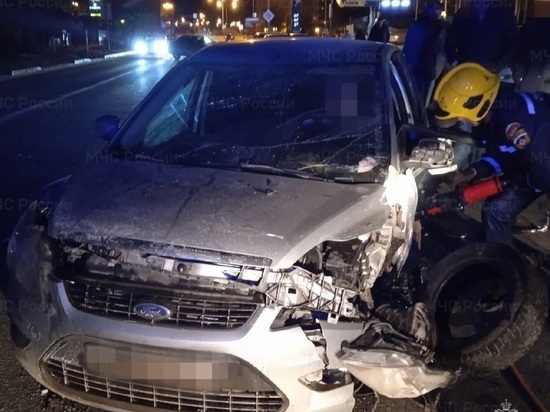 Водителя иномарки зажало в салоне после ДТП в Белгороде