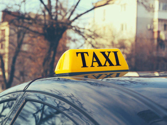 В Иркутске пассажир напал на таксиста и угнал его машину