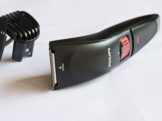 Грабитель проник в московский барбершоп, постриг себя и ушел