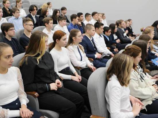 Школьники Тверской области участвуют в Конституционном диктанте