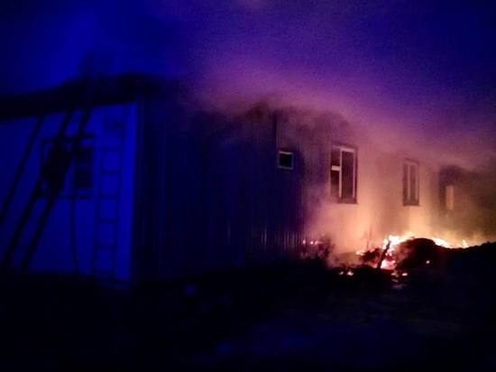 В Бурятии пожар уничтожил неиспользуемое здание кафе