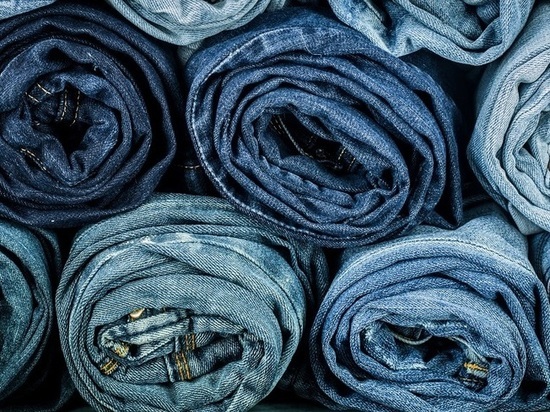 Как правильно хранить джинсы: частая ошибка, из-за которой вещь быстро мнется
