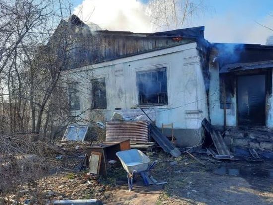 В Липецкой области в результате пожара сгорели два частных дома
