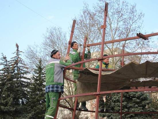 Керченские власти объяснили, почему потратили на елку 8,5 млн рублей