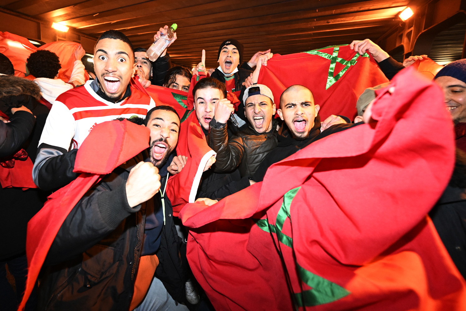 Фанаты Марокко захватили всю Европу и отметили победу над Испанией