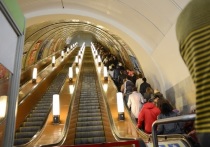 Жители Екатеринбурга пожаловались на длинные очереди на входе на станцию метро «Ботаническая»