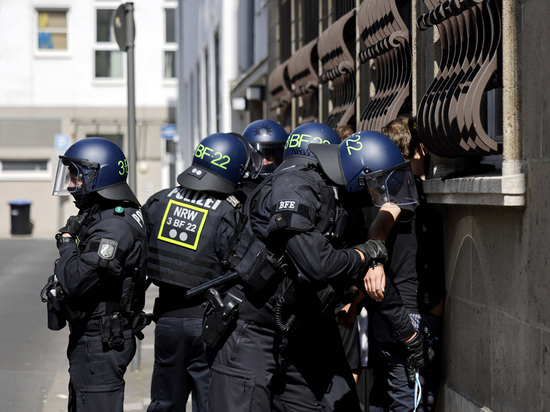 Россиянка задержана немецкой полицией в числе группы лиц, подозреваемых в подготовке государственного переворота в Германии