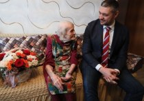 Губернатор Забайкальского края Александра Осипов поздравил со 100-летнем юбилеем ветерана Великой Отечественной войны Екатерину Абрамову