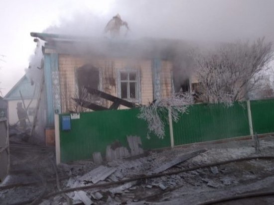 В Новосибирске 62-летние супруги погибли при пожаре в частном доме