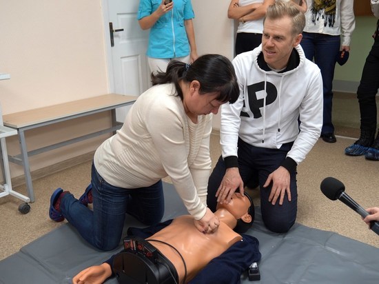 В Челябинске волонтеров учат оказать первую медицинскую помощь