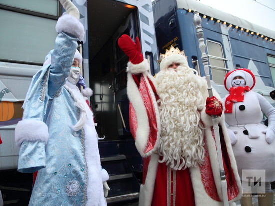 10 тысяч челнинцев с детьми встретили поезд Деда Мороза