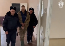 Следственный комитет России опубликовал видео с мужчиной, открывшим стрельбу по полицейским из пулемета в Новошахтинске