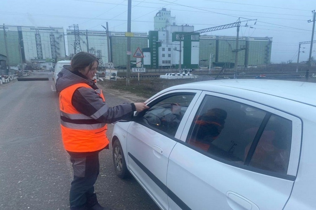 Работы водителя волгоград красноармейский. Автомобилистов 12а Волгоград. Автомобилисты.