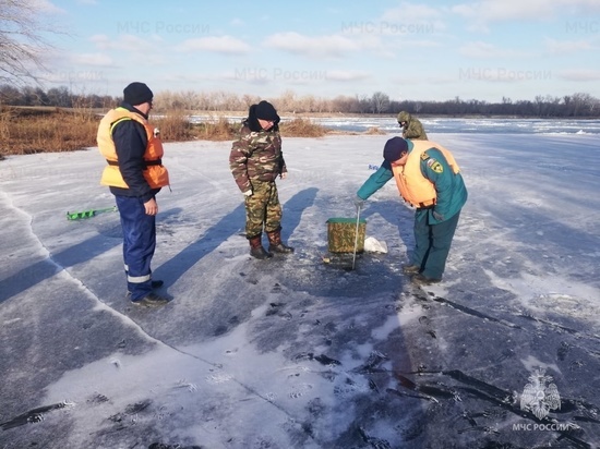 МЧС: лед на водоемах Волгоградской области остается тонким и опасным