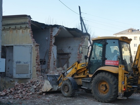 В центре Тамбова демонтировали аварийную трансформаторную будку