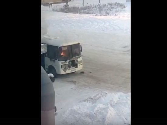 В Аше загорелся автобус с пассажирами внутри